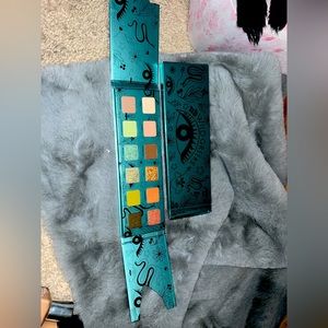 Brand new In Box urban Decay Wild Greens Eyeshadow